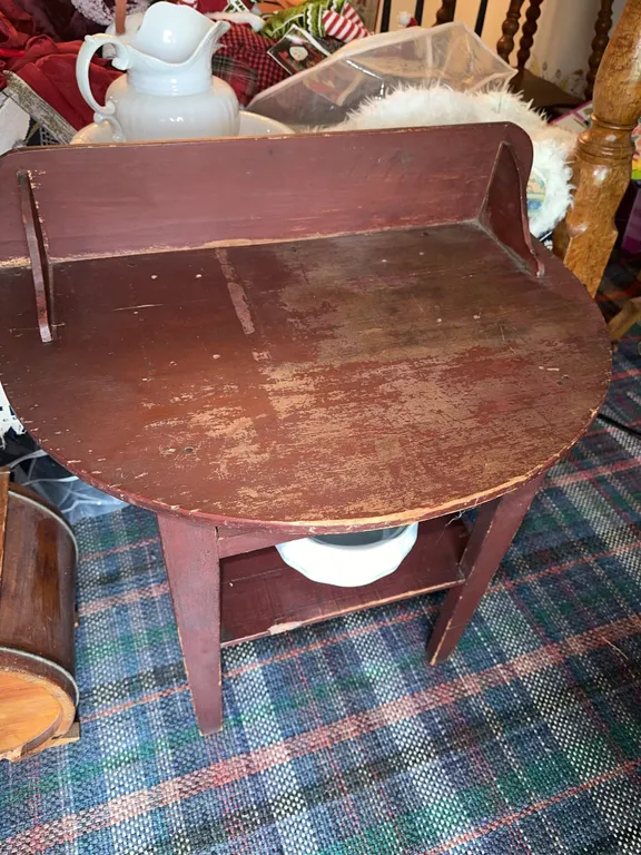 Small primitive wash stand