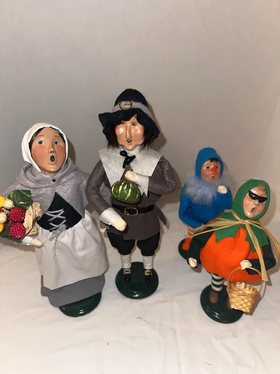 4 Byers carolers