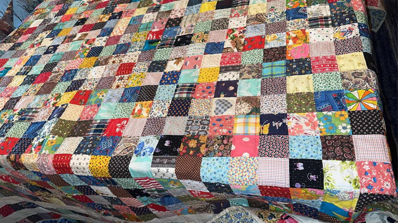 Vtg hand stitched quilt – gorgeous
