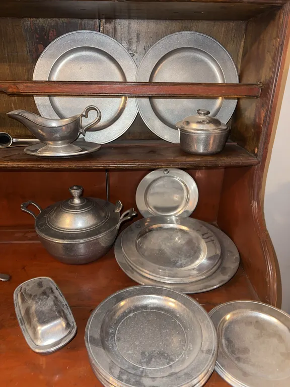 Wilton pewter-plates, serving bowls