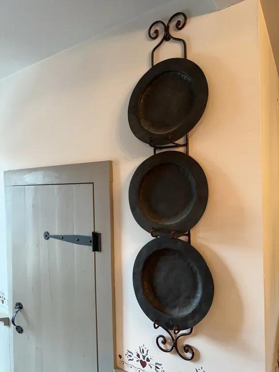 Metal plate rack with heavy, hammered metal plates