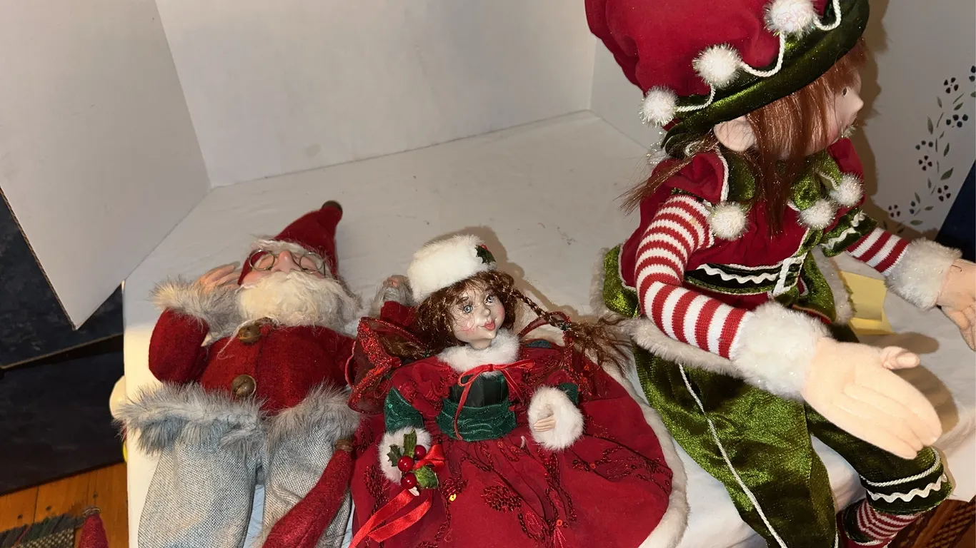 Holiday dolls