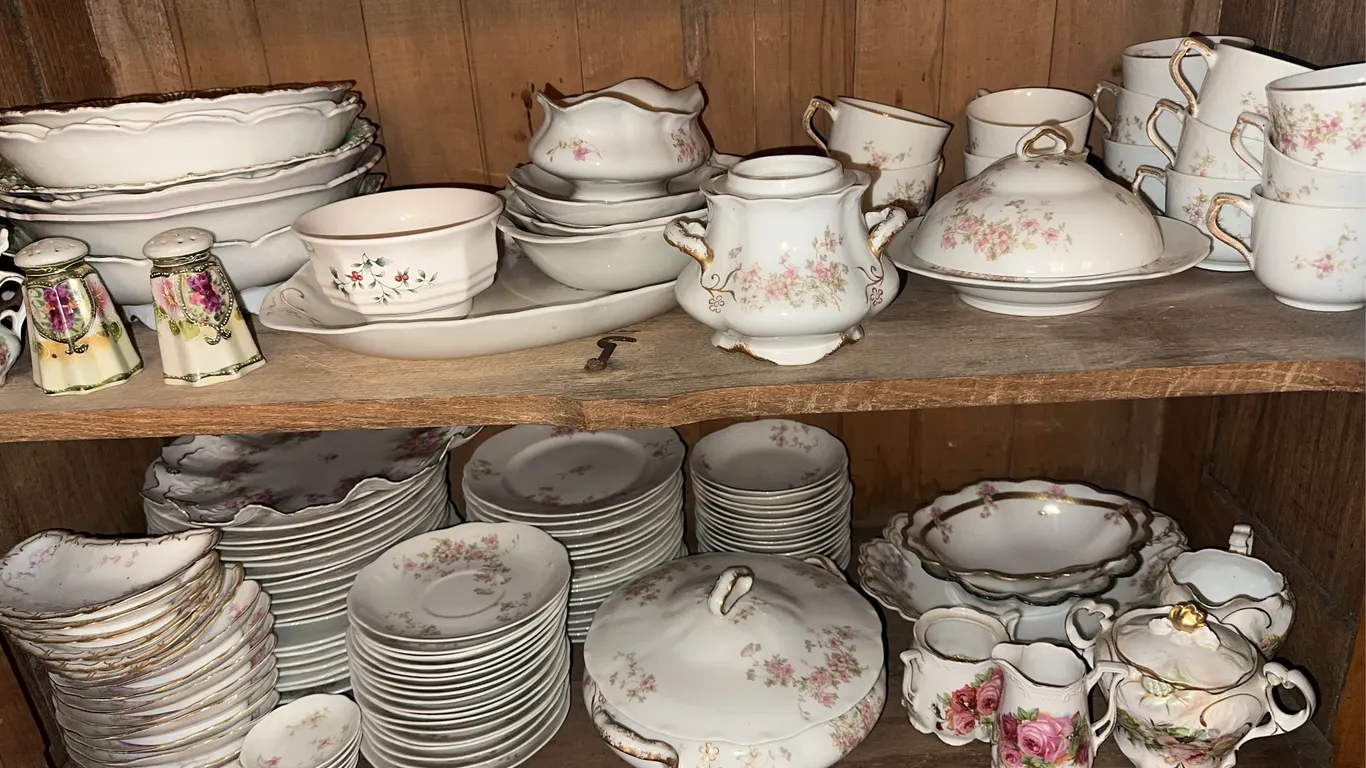 Antique Syracuse, China set