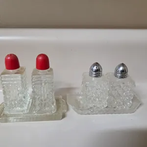 2 sets Vintage Clear Glass Salt & Pepper Shakers with Silver Lids and Glass Tray Japan & Vintage Ret