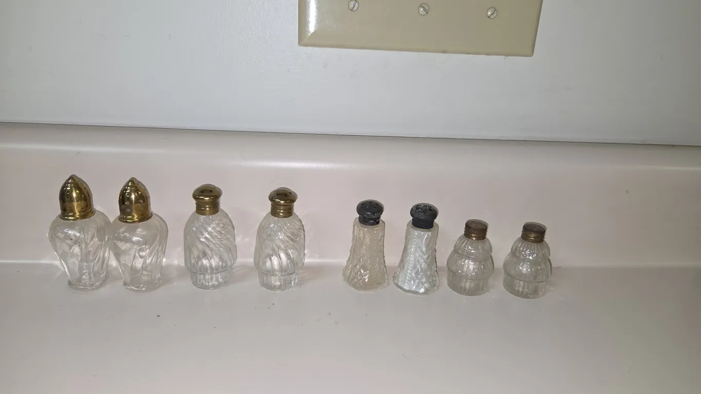 4 glass salt & pepper shakers