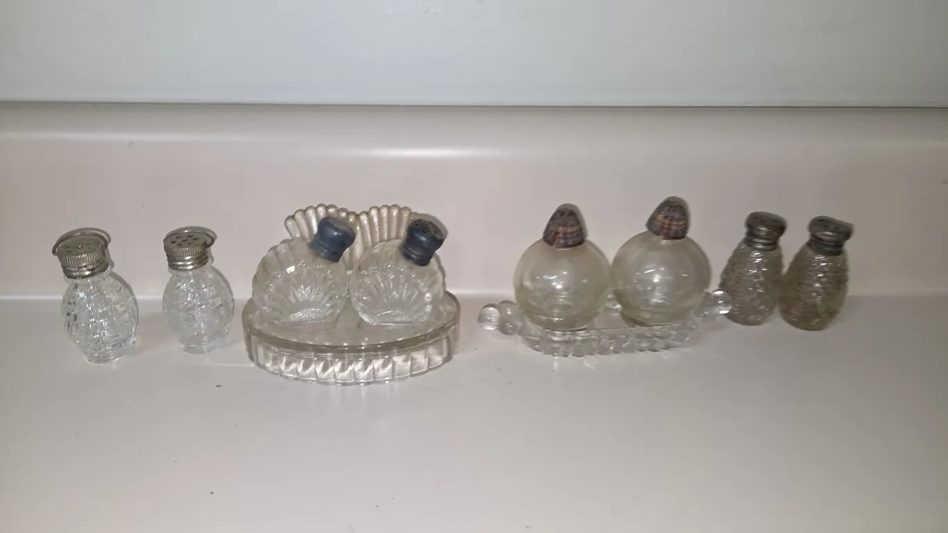 4 glass salt & pepper shakers