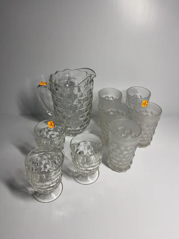 9 pieces of cubist pattern glassware