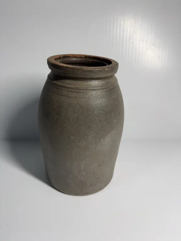 Early 1 gallon stoneware crock