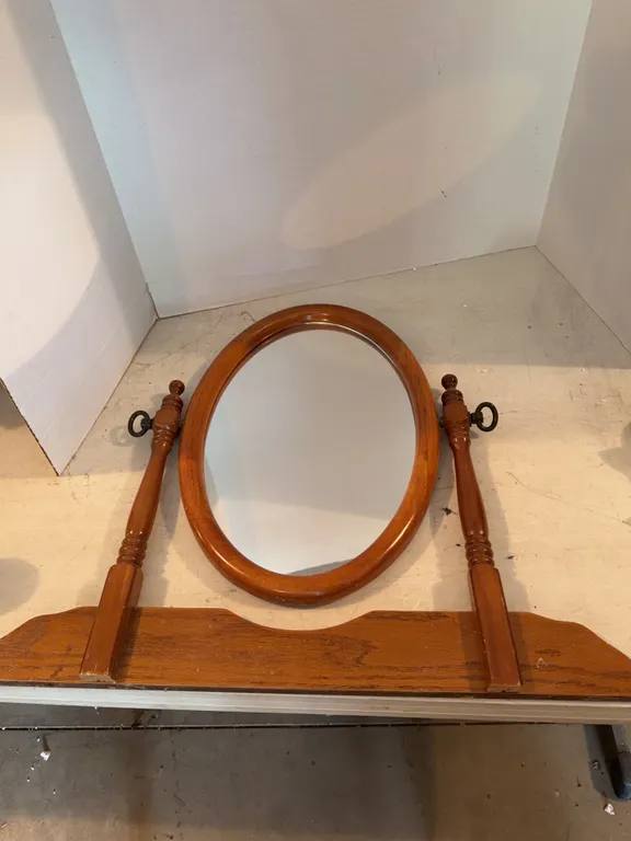 Wooden Mirror Mount 22�x24�