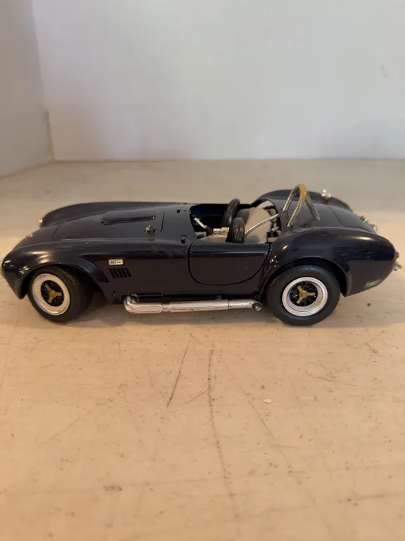Cobra Die Cast Car 9� Long