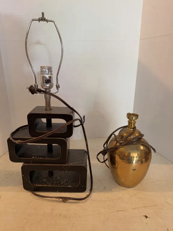 2 Lamps 10� and 20�