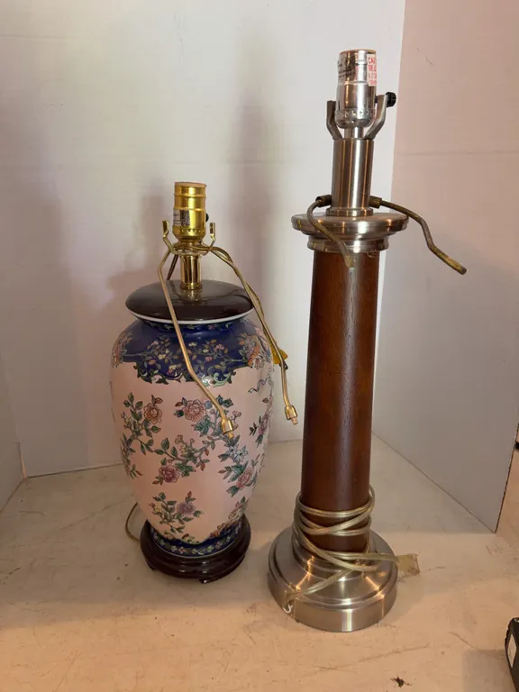 2 Lamps 19� And 23�