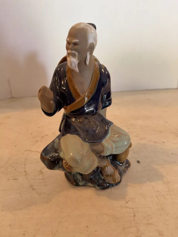 Glass Asian Man Figurine 8�