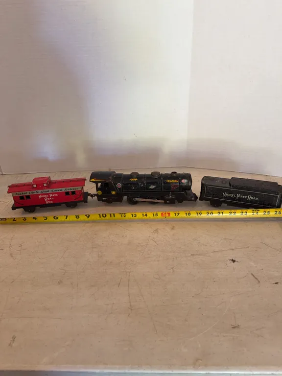 1 Metal Train Engine And 2 Metal Train Cars