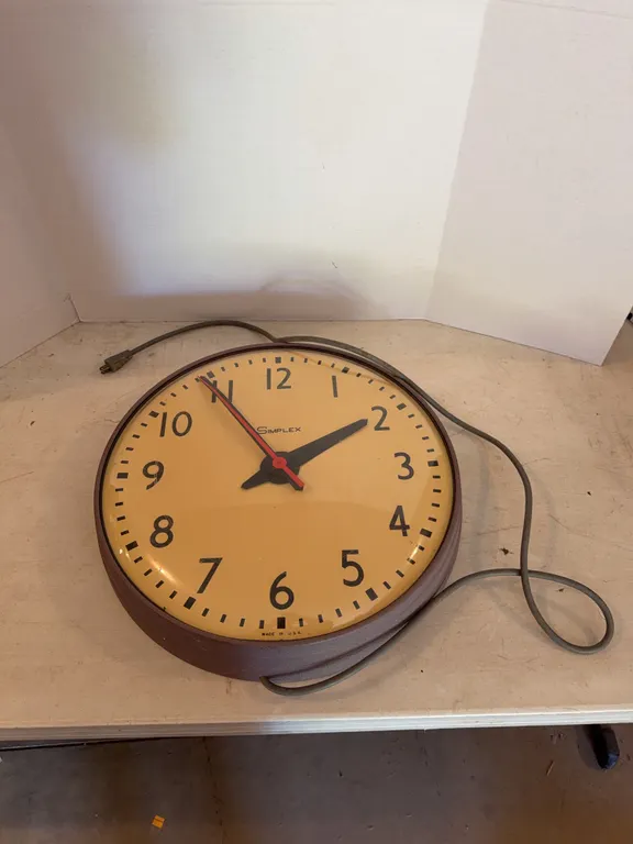 Large Simplex Wall Clock 19�