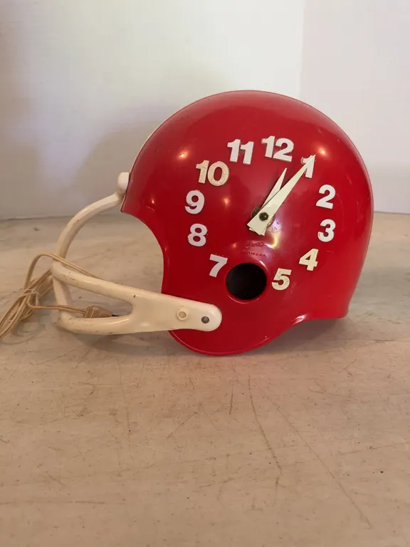 Plastic Helmet Electric Clock 9�