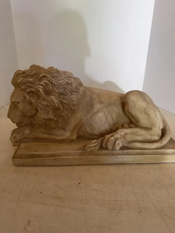Sleeping Lion Statue 15�