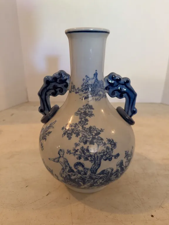 White And Blue Floral Ceramic Vase 11�