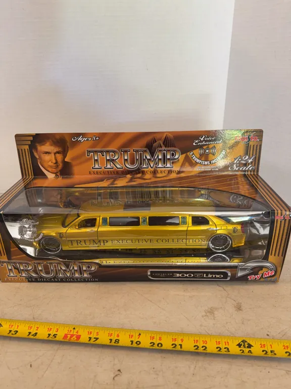 Trump Chrysler 300 Limo Die Cast Car