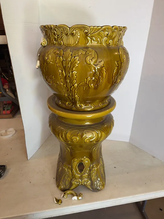 Yellow Ceramic Flower Pot And Stand 30�
