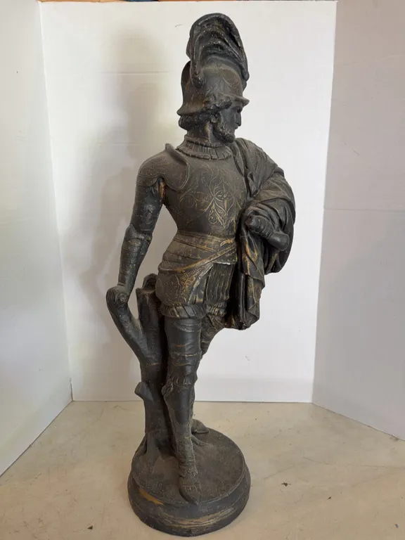Heavy Knight Statue 31�
