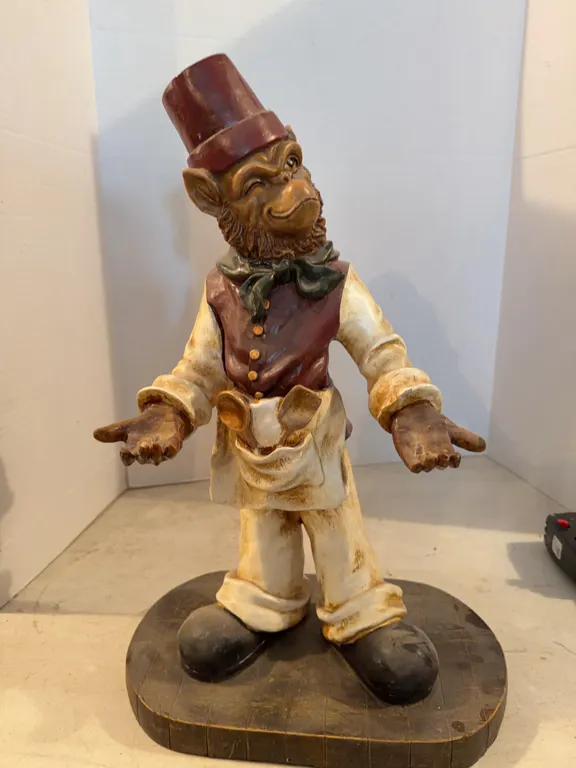 Baker Monkey Statue 19�