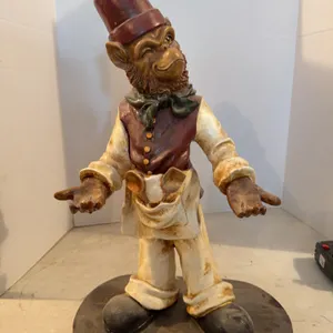 Baker Monkey Statue 19�