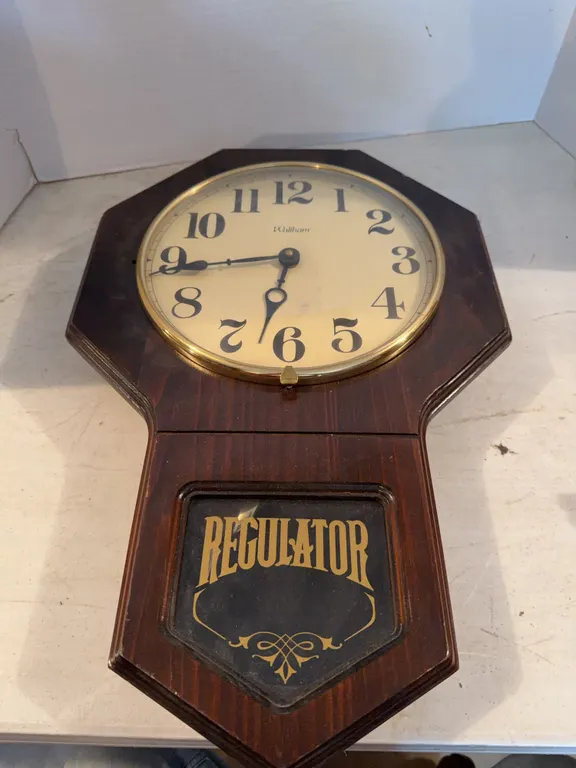 Regulator Electric Wall Clock 22�