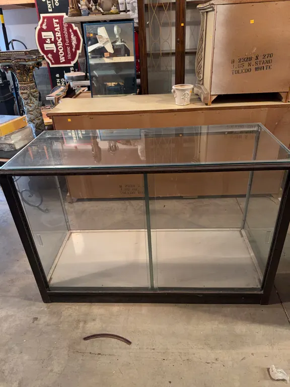 Glass Display Case 48� x 31� x 21�