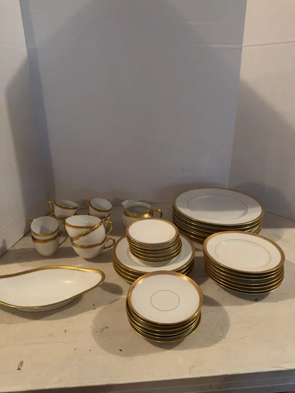 39 Piece Gold And White Glassware Set