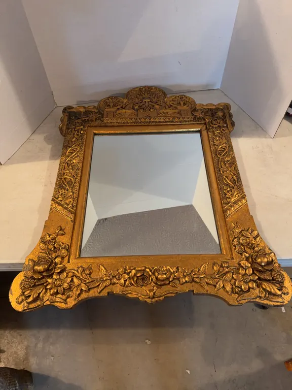 Vintage Golden Framed Mirror 24� x 28�