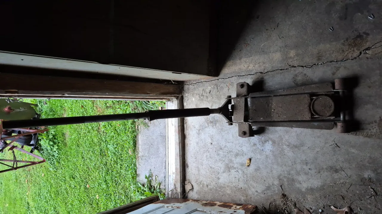 Large floor jack