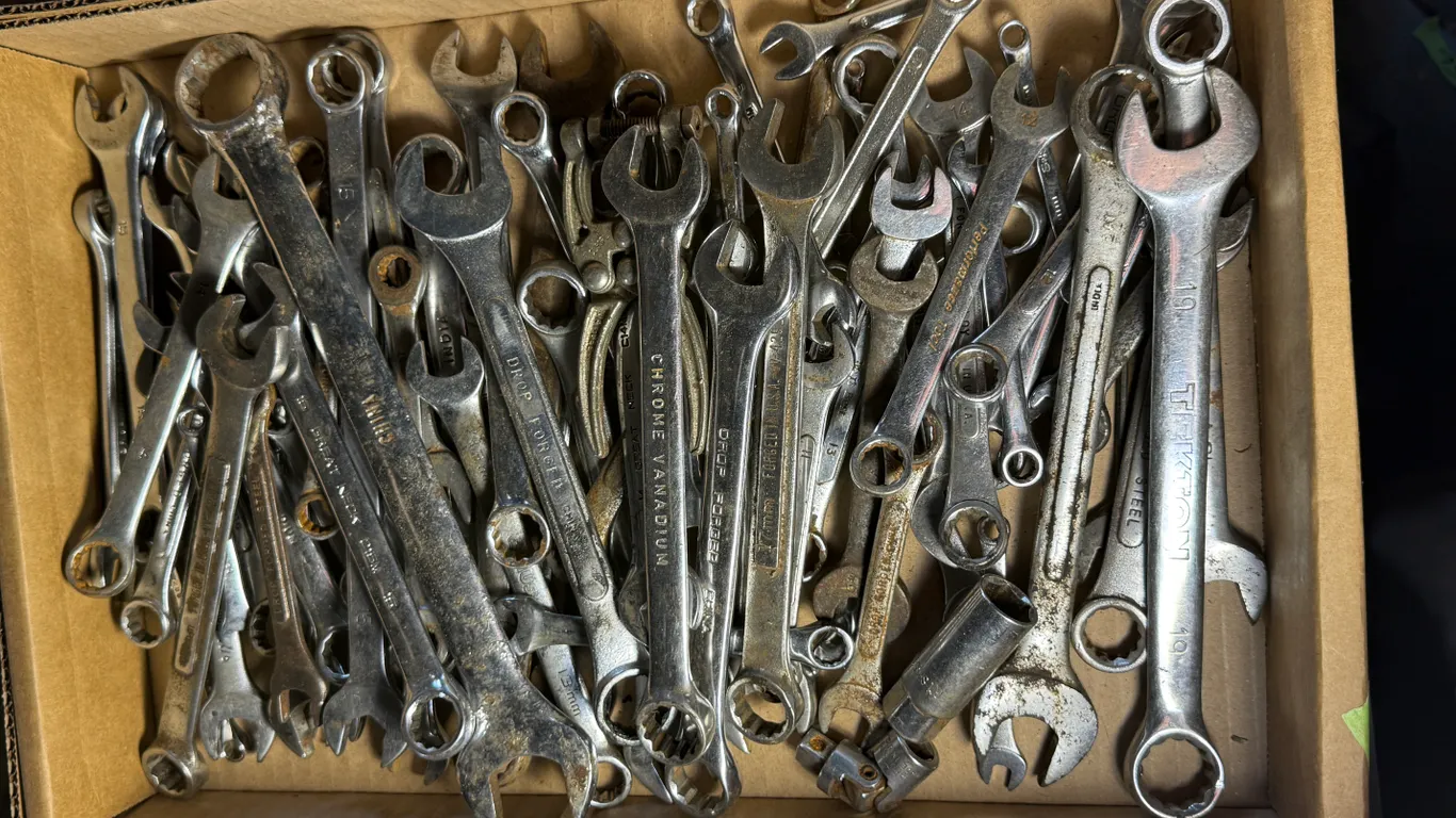 Assorted wrenches
