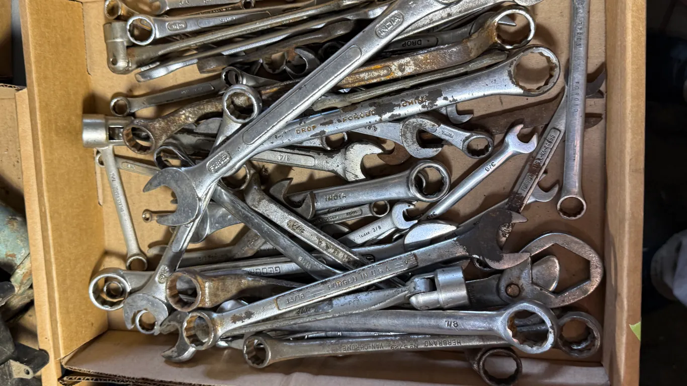 Assorted wrenches