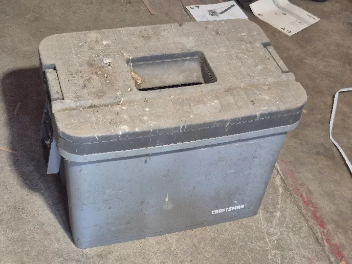 Plastic tote