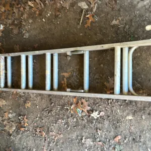 Small aluminum extension ladder