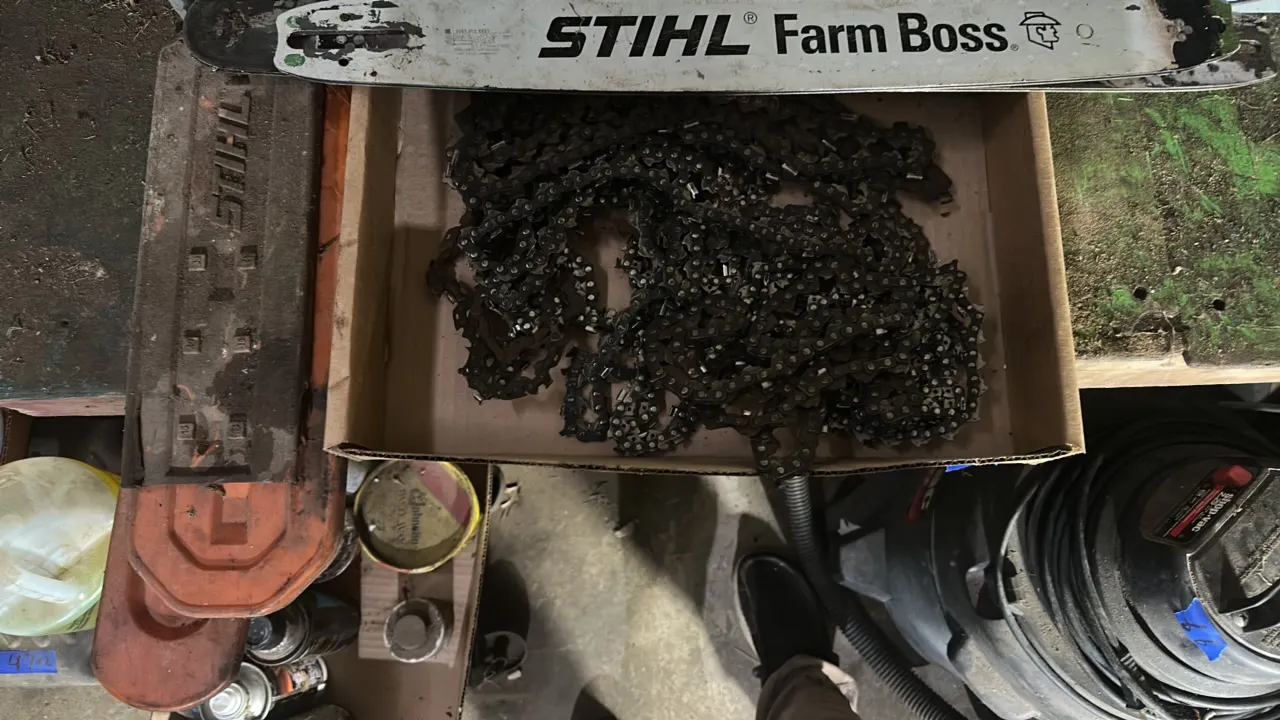 Chainsaw bars and chains