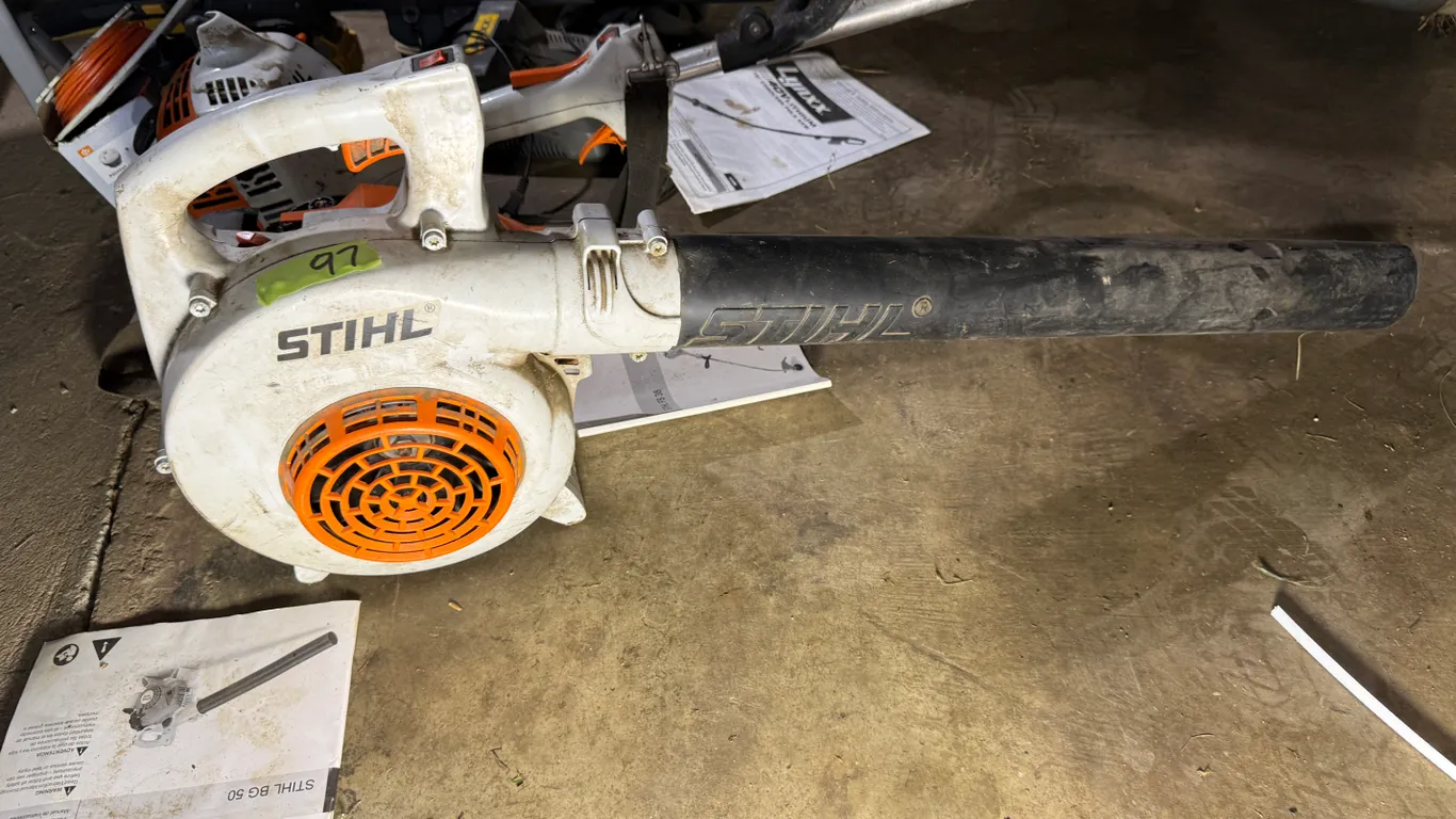 Stihl leaf blower. Pulls free