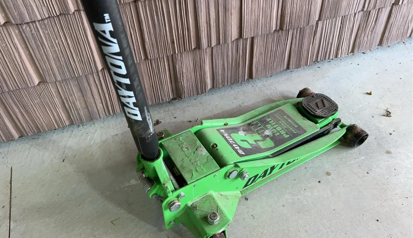 Daytona 3-ton low profile. Jack