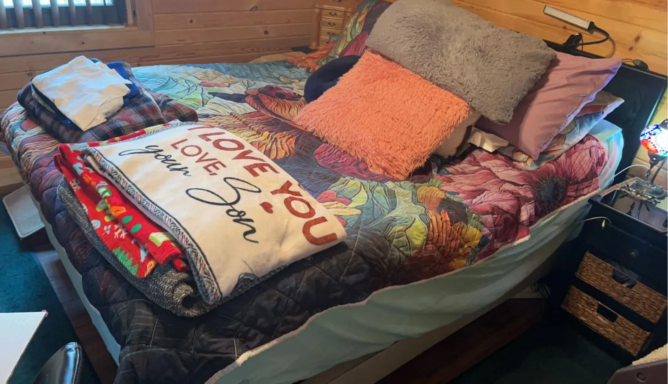 Select Comfort Queen Sized Bed Framed - Pillows & Blankets not Included