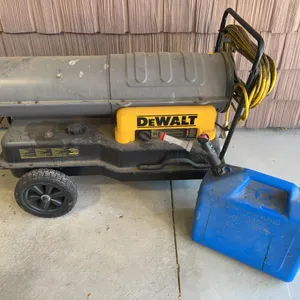 Dewalt 210,000 BTU /hr heater w/ Kerosene can