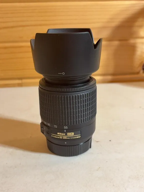 Nikon DX AF-S Nikkor 55-200mm 1:4-5.6 ED Lens