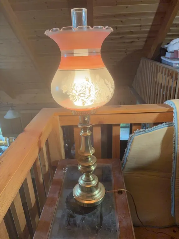 Vintage Table Lamp w/ Peach Ruffled Lamp Shade -29” Tall -Works