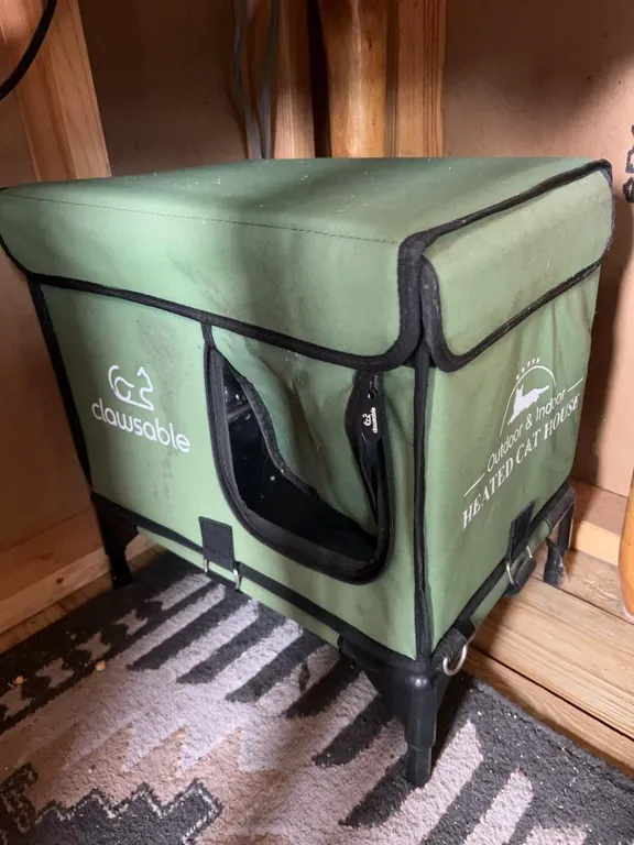 Clawsable Outdoor & Indoor Heated Cat House -16x12x18