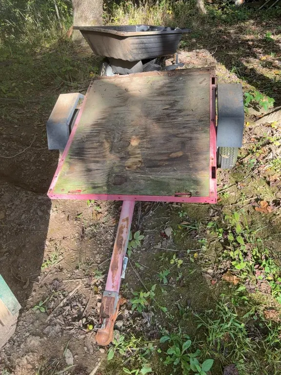 Red Framed 4’ Utility Trailer -VIN LN2UT0811 8Z029111