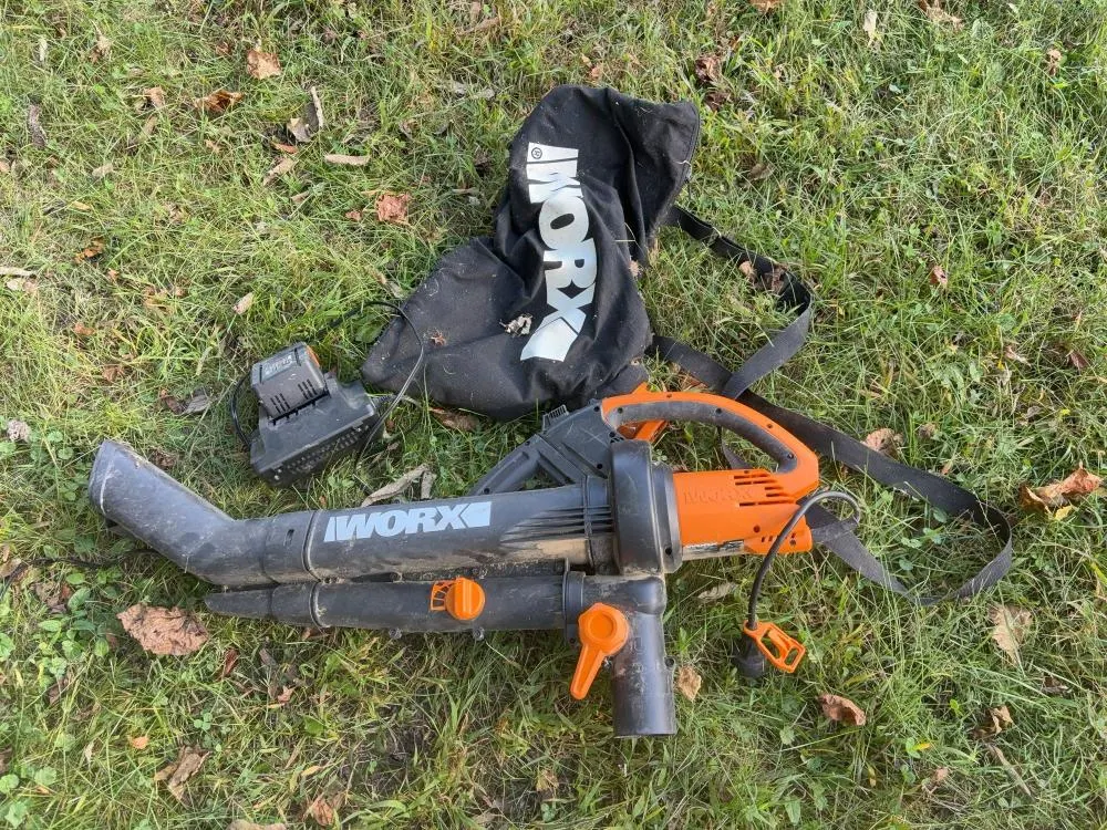 WorkX Leaf Blower w/Battery & Charger & Bag -Model WG505