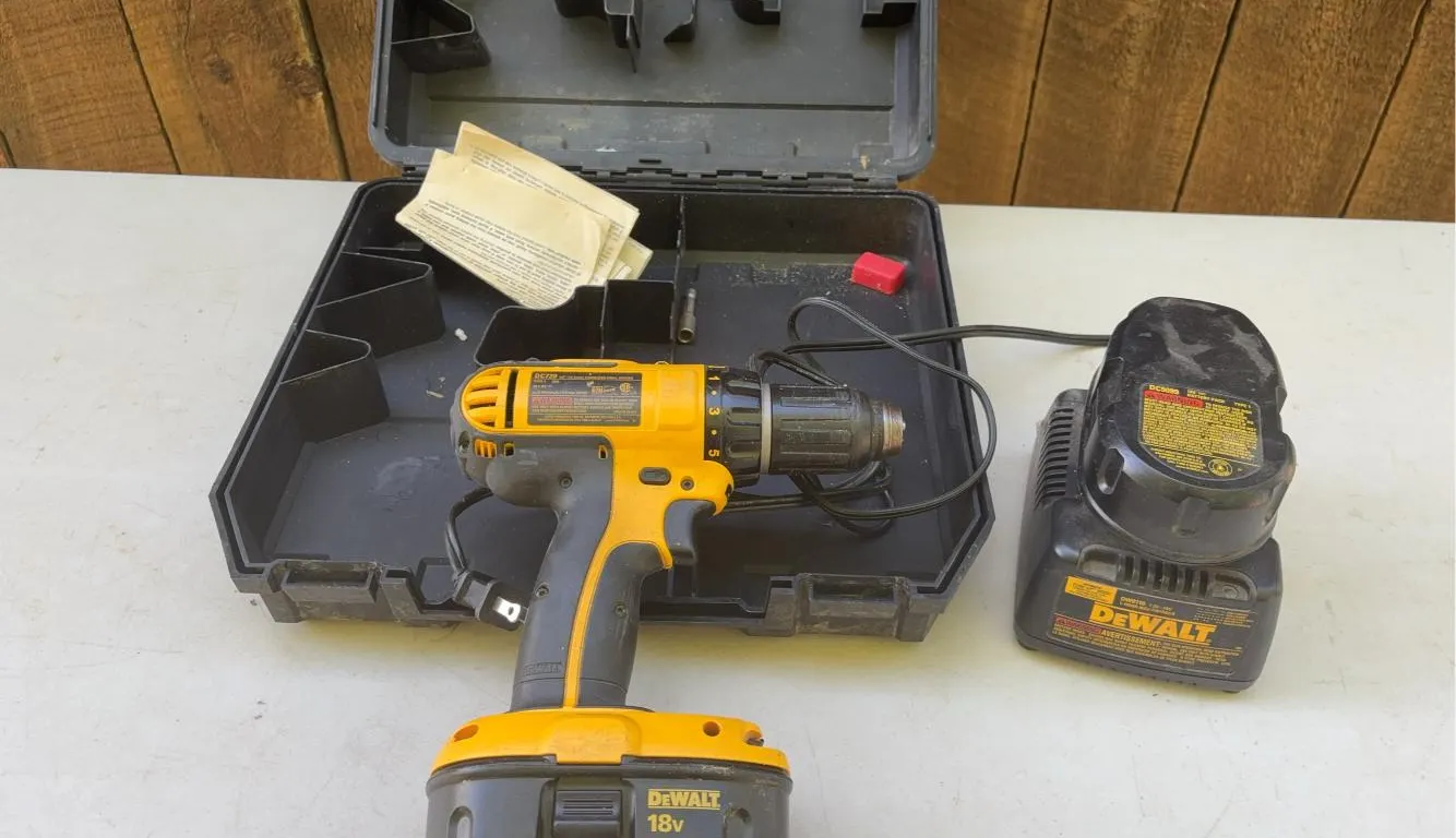 Dewalt 18V Cordless Drill w/ (2) Battery’s & Charger -Untested
