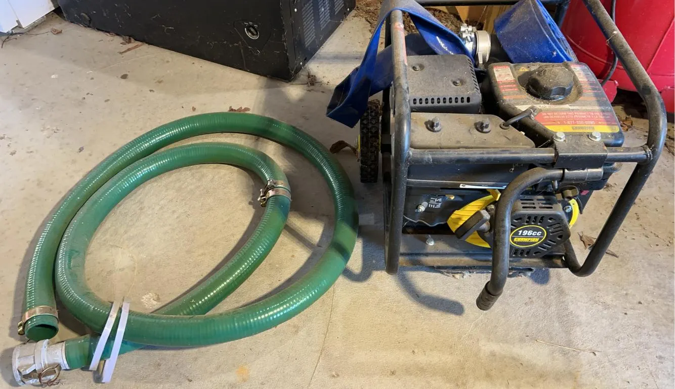Champion 196cc trash pump with hoses