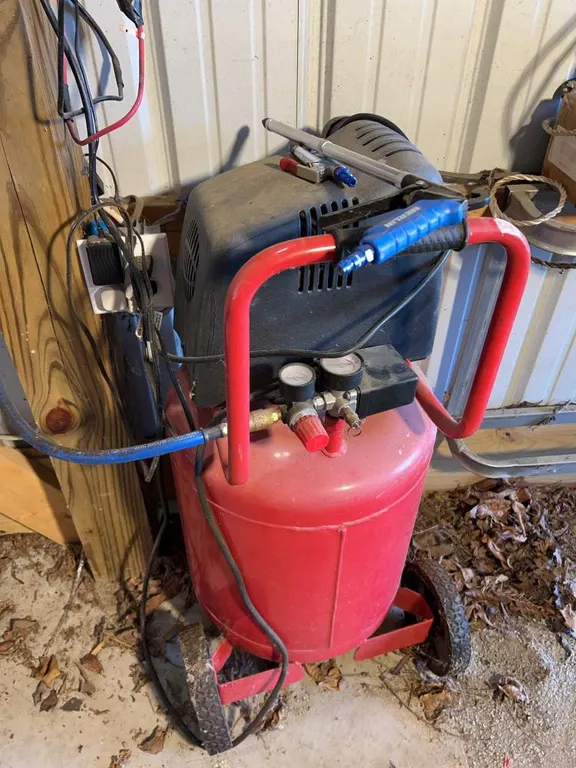 Central pneumatic 17 gallon air compressor three nozzle attachments and air hose reel