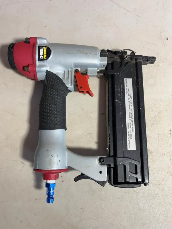 Central Pneumatic Air Nail/Stapler